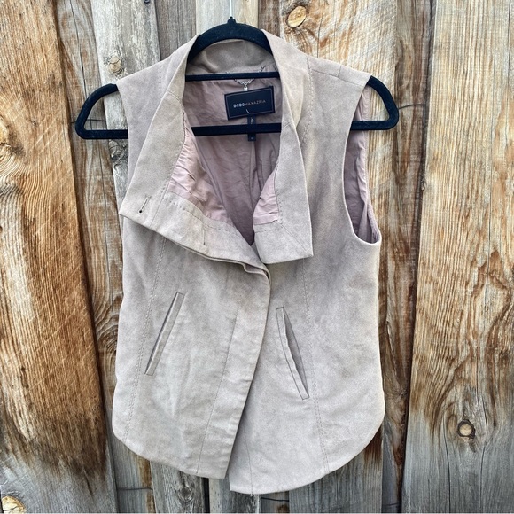 BCBG faux suede vest, khaki tan, with pockets, button front, buttery soft shirt - Picture 14 of 16